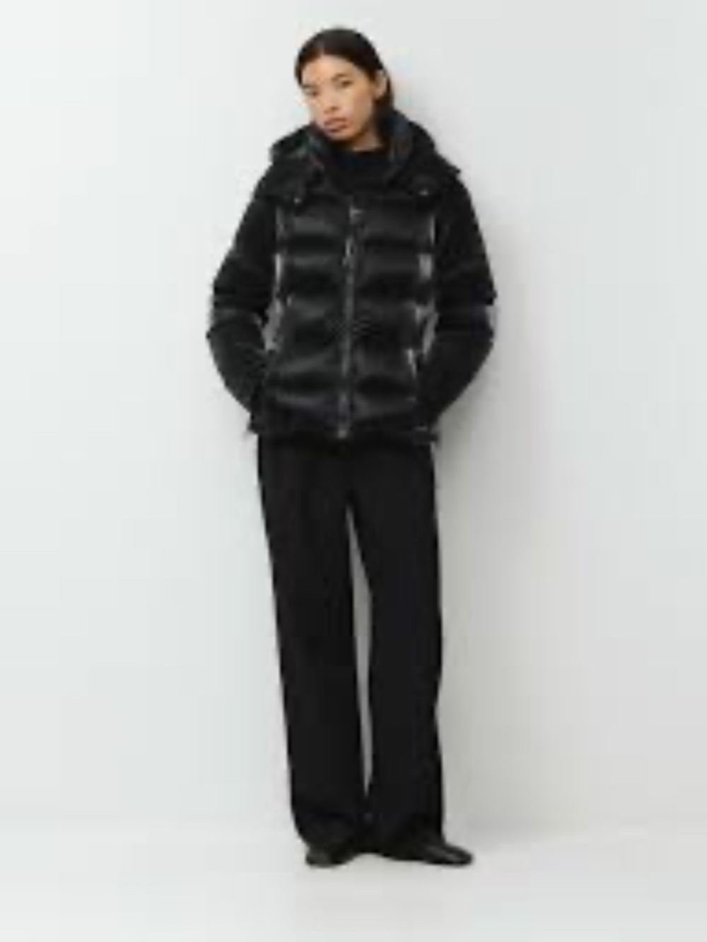 Aritzia The SuperSnug Puff™ - Liquid Shine Black Size L